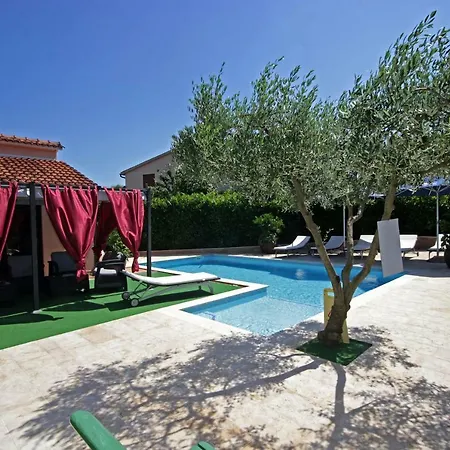 Apartment Mirna Pula