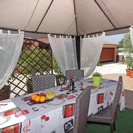 Apartment Mirna Pula